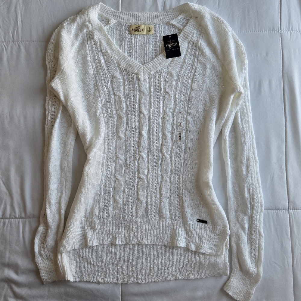 Hollister White V-Neck Cable Knit Sweater